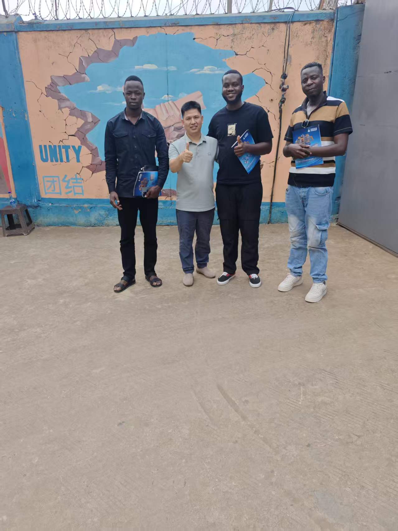 Comunicado de imprensa: Visita de campo bem-sucedida da nossa equipe de profissionais ao cliente em Uganda.